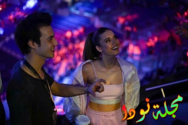 الجميلة عفراء مواليد 1997 مع حبيبها