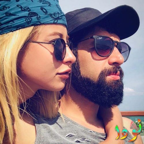 تانصل أونجل مع زوجته تانصل أونجل مع زوجته