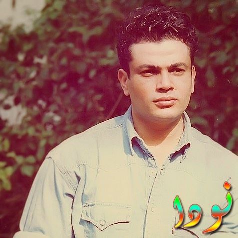 صورة قديمة في شباب عمرو دياب