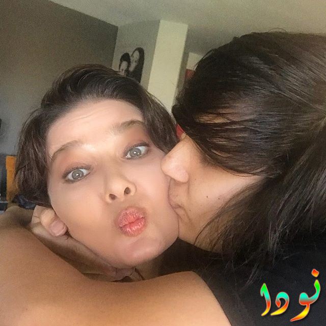 ابن نورغول يشيلتشاي يقبلها