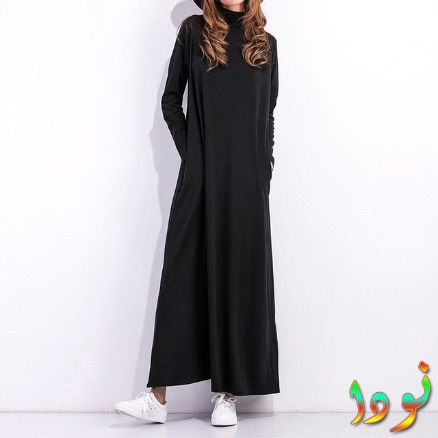 صورة لفستان طويل أسود مقفول الياقة طم طويل فضفاض