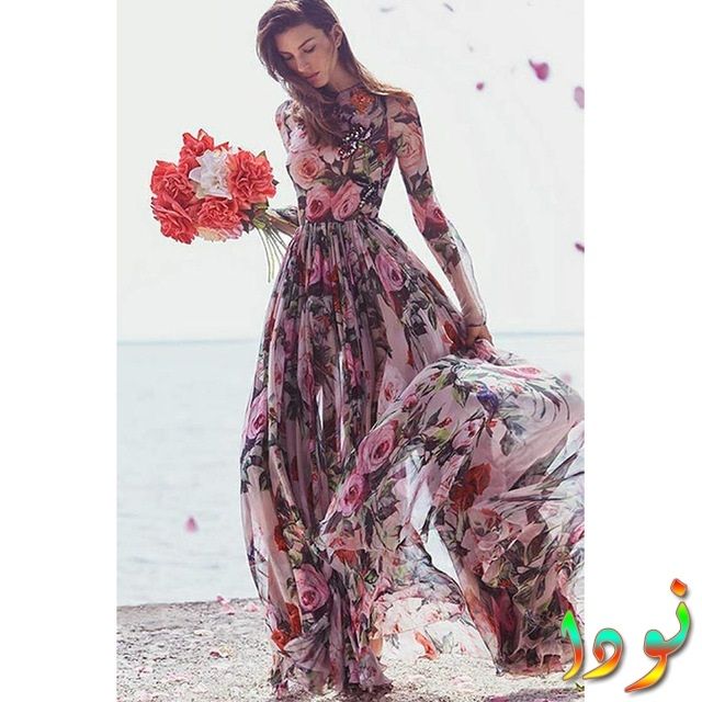 فستان مطرز أنيق من الشيفون روز ومطبوع عليه زهور