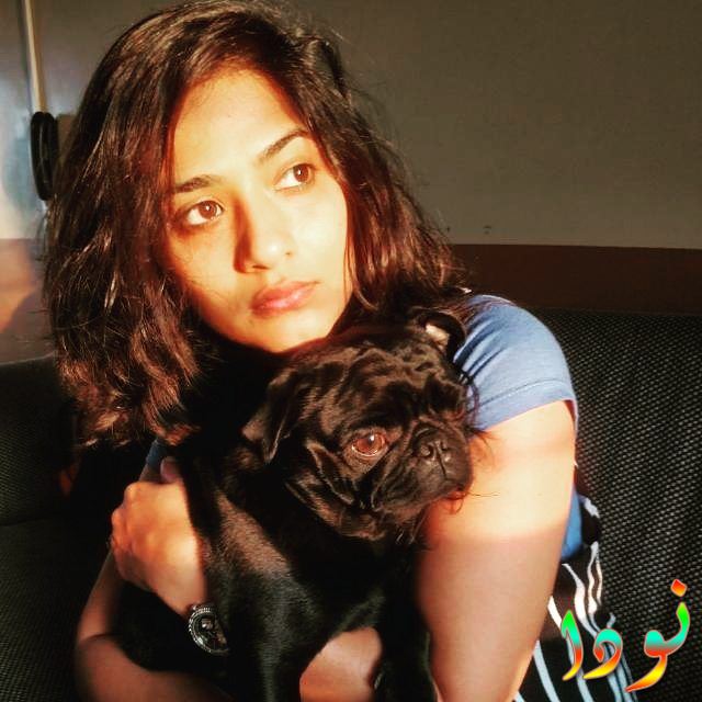 اديتي شارما وكلبها