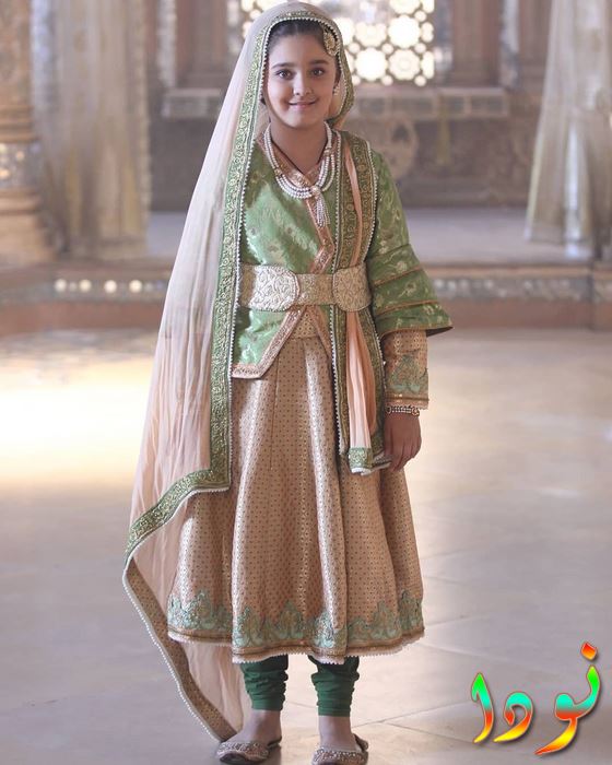 الطفلة الممثلة نيشا خانا في دور أناركلي وهي طفلة