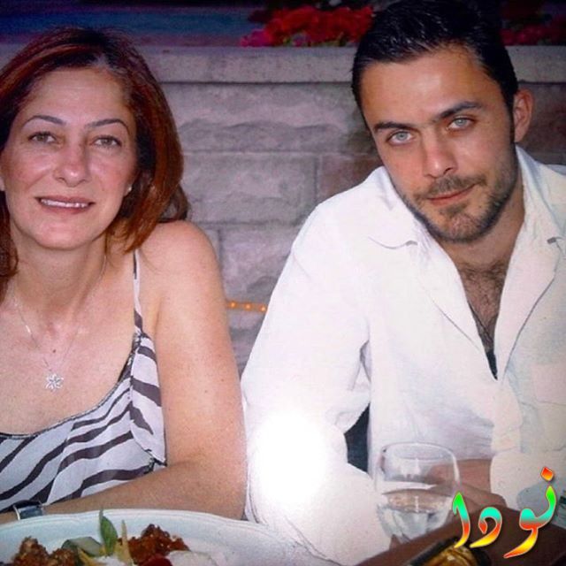 ايرين هاجي صالح اوغلو مع أمه
