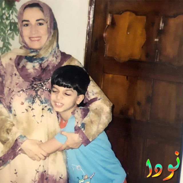 حازم أيهاب وهو صغير مع والدته