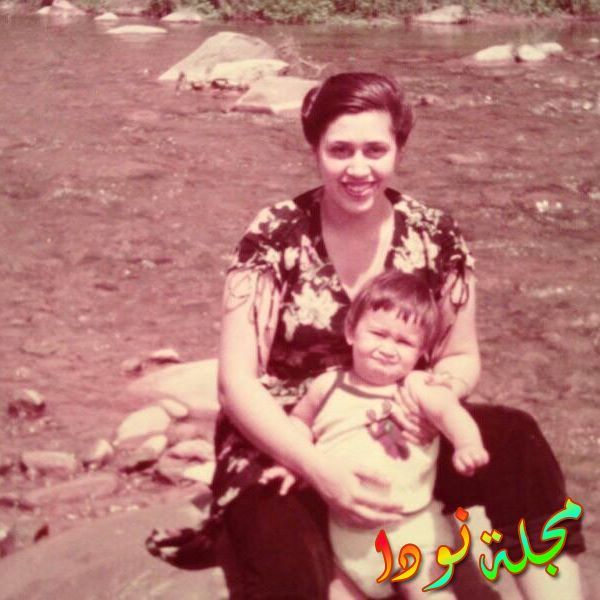 علي رحمن خان وهو صغير مع والدته