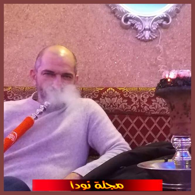 عمرو يدخن الشيشة