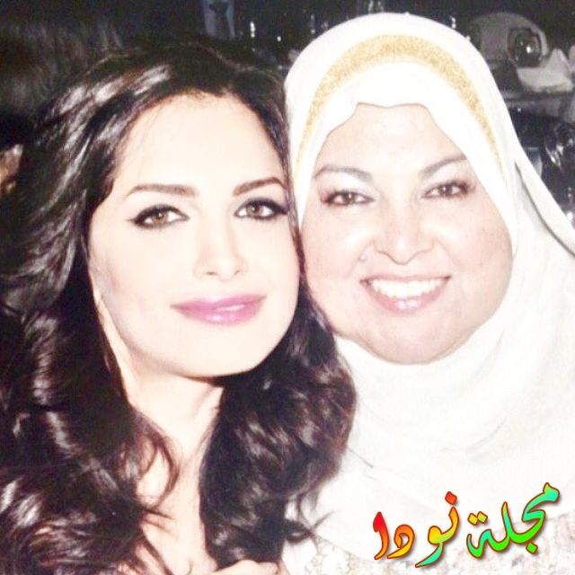أحدث صور آمال ماهر وامها